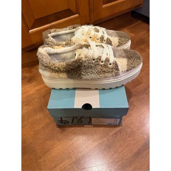 Woman’s new Toms lace up lug faux fur plaid lace up sneakers size 7.5 - Picture 1 of 6